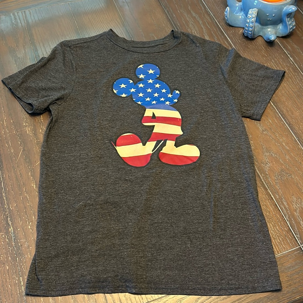 Disney Mickey Mouse Tee Size L. Gray with Americana Mickey Mouse Graphic.